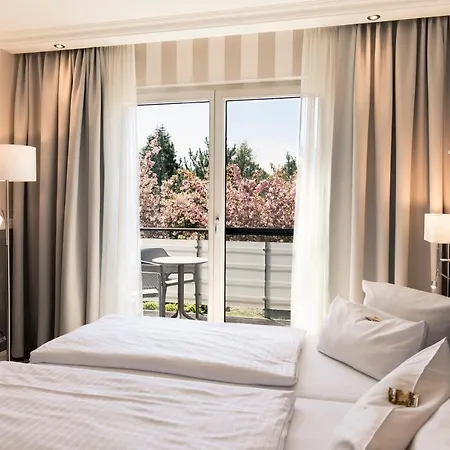 Hotel Iv Jahreszeiten 4*