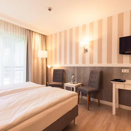 Hotel Iv Jahreszeiten 4*